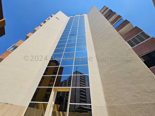 Cómodo Apartamento En Venta En Urb San Jacinto. 24-20846 Cm