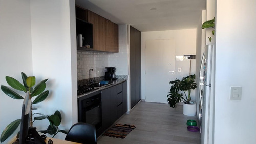 Departamento En Venta De 2 Ambientes En Olivos Con Cochera Y Balcón