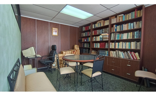 Venta. Oficina. Av. Universidad Tg