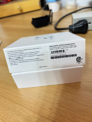 Apple AirPods 3ra Generación Con Caja De Carga Blanco (Usado)