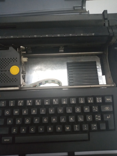 Maquina De Escrever Olivetti Eletrônica (Usado)