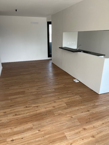Imagen 3 de 21 de Centro Vendo Apartamento 2 Dormitorios Con Garage