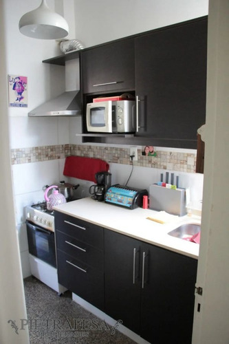 Imagen 6 de 15 de Casa En Venta - 2 Dormitorios, 1 Baño, Azotea Con Parrillero - Mariano Moreno - La Blanqueada