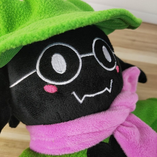 Pelúcia Personagem Ralsei Jogo Deltarune