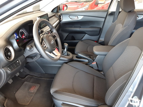 Kia Cerato Vivro 1.6 L Mt 2021 0 Km.