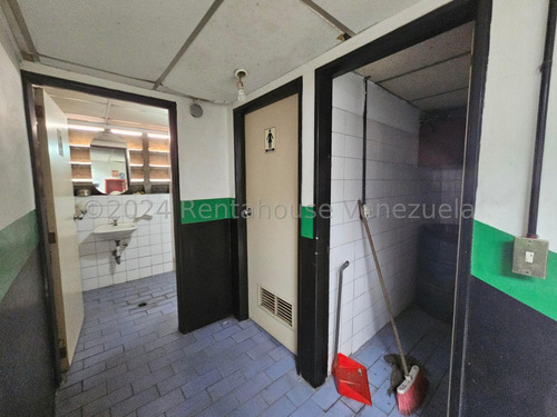 Km Comercial En Alquiler En Catia, Distrito Metropolitano