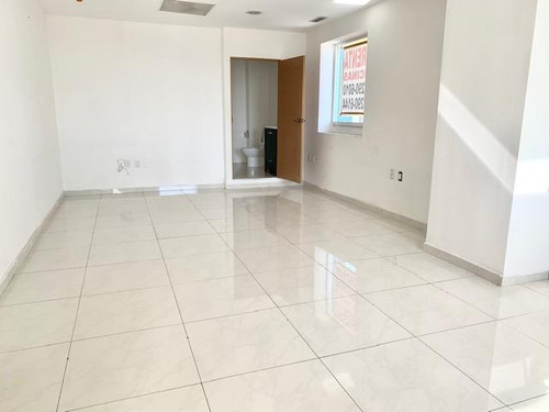 Interlomas, Rento Amplia Oficina De 127m2 Más Una Amplia Terraza Privada, 5 Privados, Sala De Juntas, 3 Estacionamientos. El Edificio Cuenta Con Circuito Cerrado, Control De Acceso Y Vigilancia 24 Ho