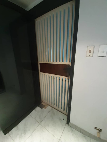 Imagen 9 de 14 de Oficina En Venta Av. Bolivar