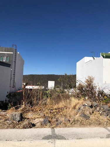 Terreno De 300 M2 En Cumbres Del Cimatario, Gran Ubicación, 