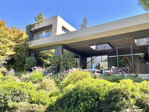 Casa En Venta De 4 Dorm. En Vitacura