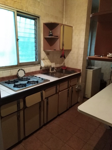 Imagen 4 de 7 de En Venta Apartamento En Urbanización Los Rosales 80m2 3h. 1h