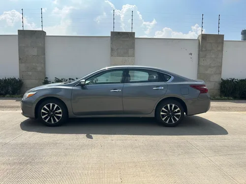 Nissan Altima 2.5 Sense Cvt