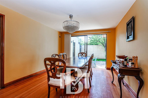 Casa En Venta De 6 Dorm. En Las Condes