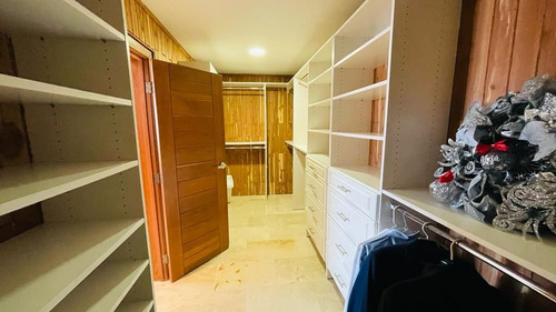 Apartamento Penthouse Amueblado En Alquiler En Evaristo Morales, Cercano A Sectores Como Piantini, Paraiso