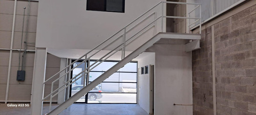 Bodega En Venta En Parque Industrial Sobre Paseo Centenario Para Inversión Con Inquilino