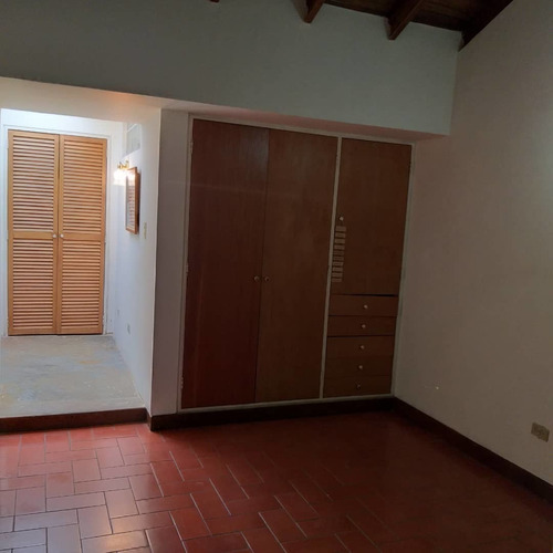 Imagen 13 de 28 de Casa En Venta - Urb. Alto Prado