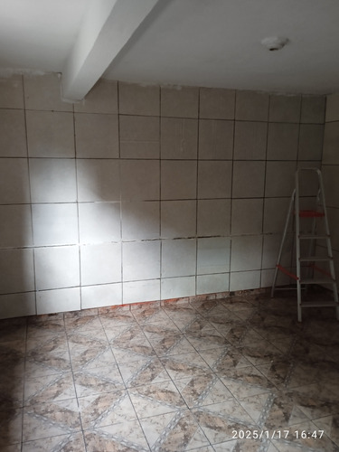 2 Casas Individuais A Do Fundo Com 4 Cômodos E Lavandcômodos