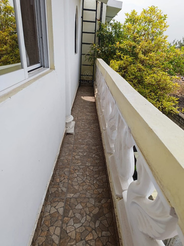 Casa En Venta En Col. Iztaccihuatl De Dos Niveles Con Jardín.