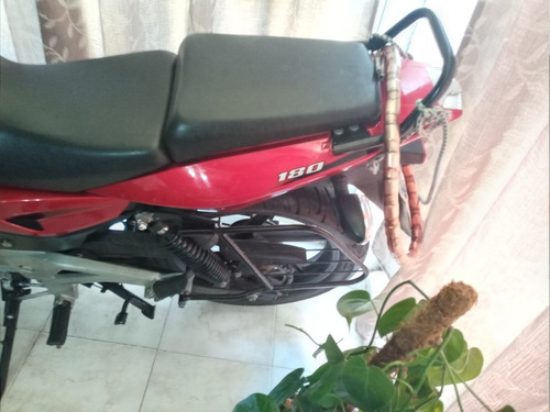Bajaj Rouser 180