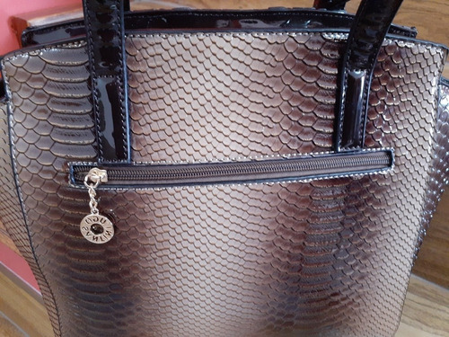 Cartera Mediana/grande. Charol. Manija Al Hombro Con Correa