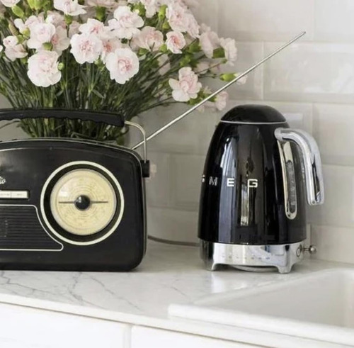 Hervidor Eléctrico Smeg 50's Retro 1.7 L 7 Ajustes De Temper