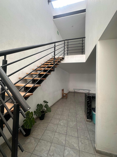 Oficinas / Bodega 175m2 3 Baños Excelente Ubicación Al Sur