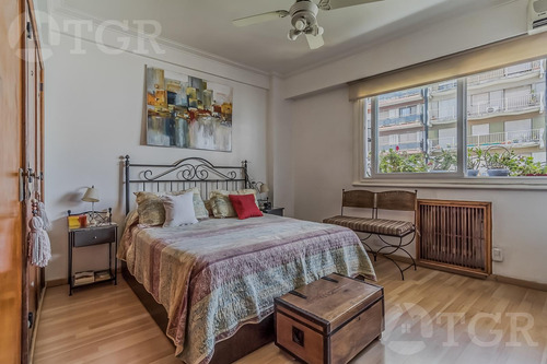 Semipiso En Venta En Recoleta, 3 Dormitorios Con Dependencia Y Balcon Corrido Al Frente