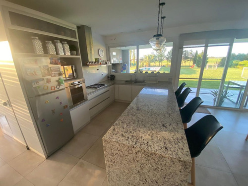 Casa En Venta En Pergamino Con Pileta