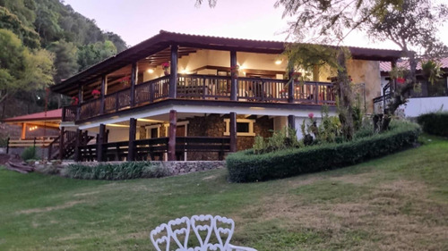 Hermosa Villa En Venta En Jarabacoa
