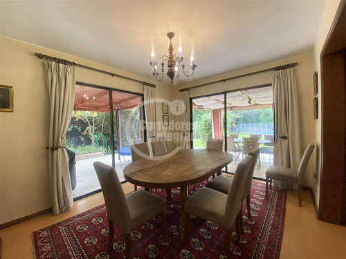 Casa En Venta De 7 Dorm. En Vitacura Santa María.san Benito.