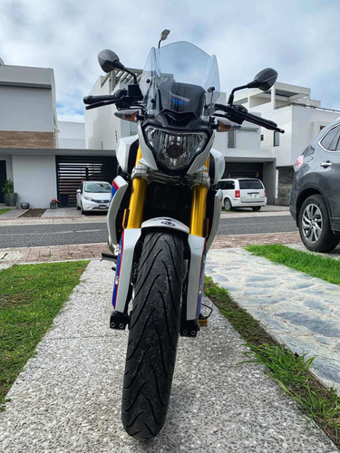 Imagen 2 de 5 de Bmw G310r Equipada Para Viajar