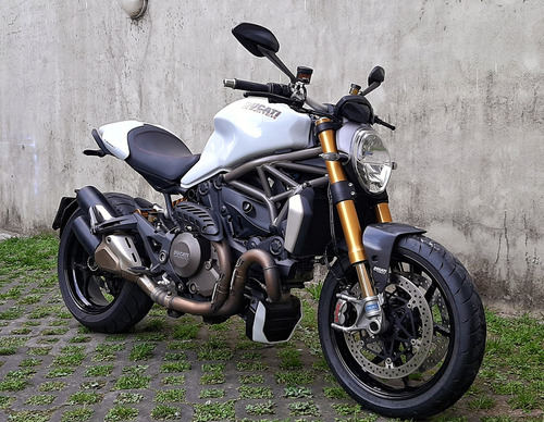 Ducati Monster 1200 S   Modelo Año 2017 Comprada 2018