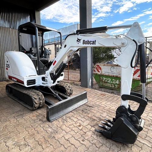 Mini Escavadeira Bobcat 325 - Ano 2011