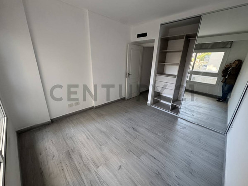 Venta Departamento 4 Ambientes En Flores Con Cochera Y Dependecia