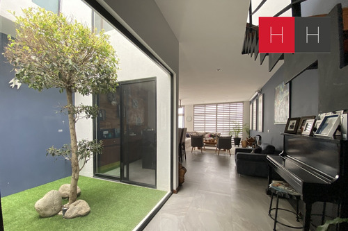 Casa En Venta En Lomas De Angelopolis Iii