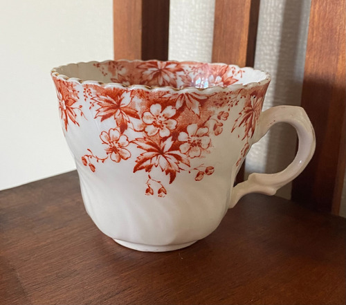 Antigua Taza Para Café. Porcelana Con Diseño Floral Marrón. 