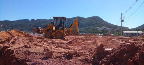 Imagem 2 de 5 de Aluguel De Mini Máquina Escavadeira Hidráulica Jcb 1 Cx