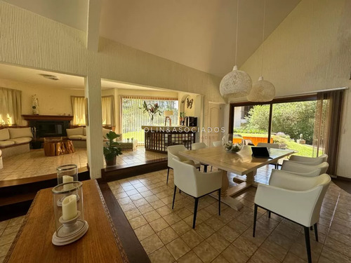 Excelente Casa En Venta De 5 Dormitorios En Lugano, Punta Del Este.