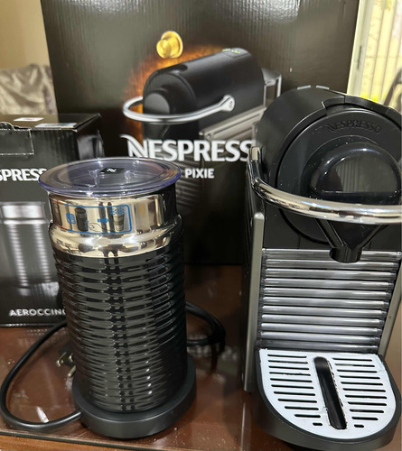 Cafetera Nespresso Pixie Con Aeroccino