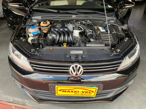 Volkswagen Jetta 2.0 Comfortline Flex 4p Automática