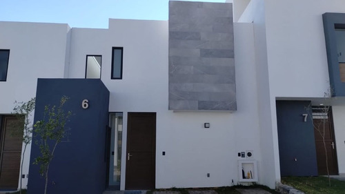 Casa En Zibata En Venta, Doble Altura, 3 Recamaras, Una En P