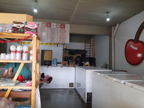 Chalet C/local Comercial Y Sótano, 3 Plantas Sobre Hipolito Yrigoyen Glew