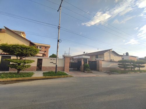 Se Vende Townhouse Naguanagua Atth-252