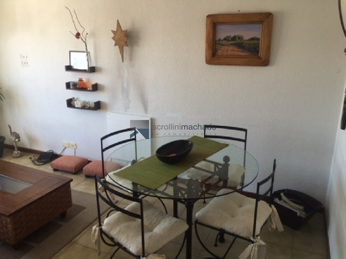 Apartamento En Peninsula De 1 Dormitorio Con Vista A La Ciudad Y Al Puerto.- Ref: 2652