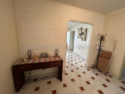 Comodo Apartamento En Lomas Del Avila Yb 24-21562