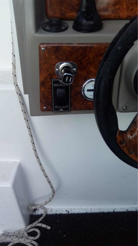 Imagen 11 de 15 de Lancha Naval Center 210 Cuddy Motor 150 Hp E-tec