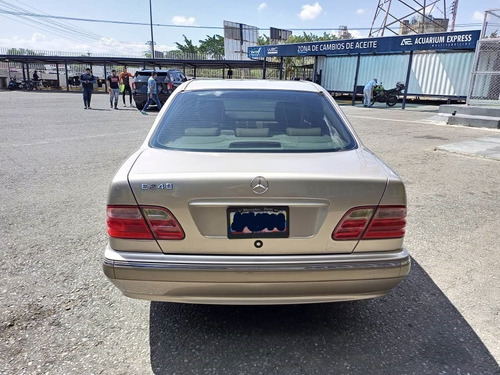 Imagen 4 de 10 de Mercedes Benz E-240