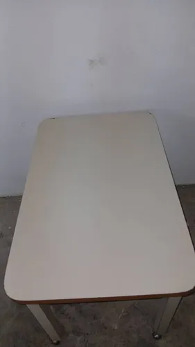Mesa De Madera Con Ruedas (Usado)