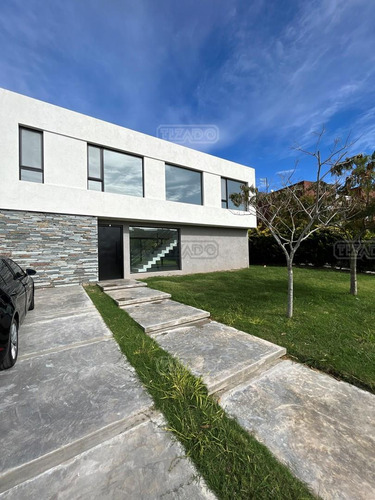 Imagen 4 de 30 de Casa Chalet En Venta En San Matias, Escobar, G.b.a. Zona Norte