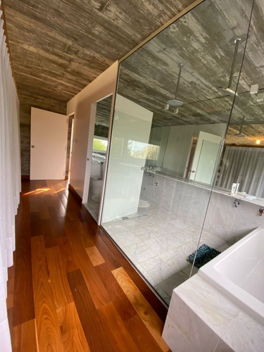 Casa En Alquiler Por Temporada De 4 Dormitorios En Punta Piedras (ref: Bpv-8720)